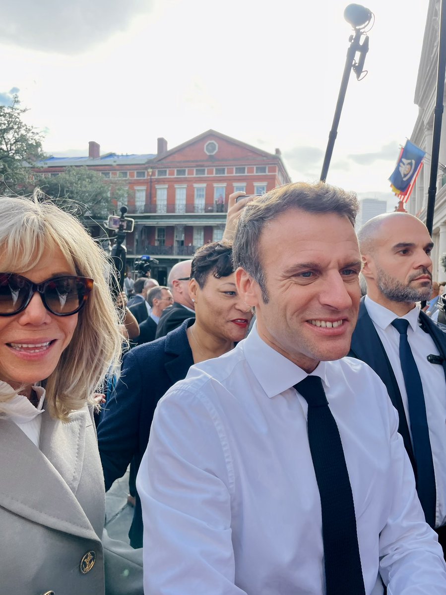 The team of the @nousfoundation is delighted to have met and spoken with M. le Président @EmmanuelMacron et Mme Brigitte Macron in Jackson Square when they arrived in #NewOrleans. Bienvenue en #Louisiane! #French #MacronUSA #NewOrleans