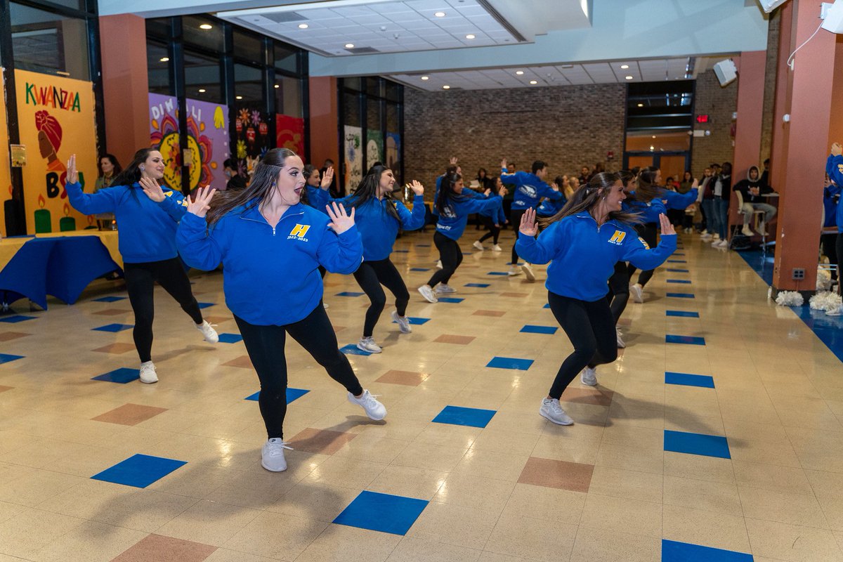 HofstraU's tweet photo. Yesterday, the Hofstra community kicked off the holiday season with our annual Lighting Ceremony! ✨ https://t.co/0Wi1eiJGHv
