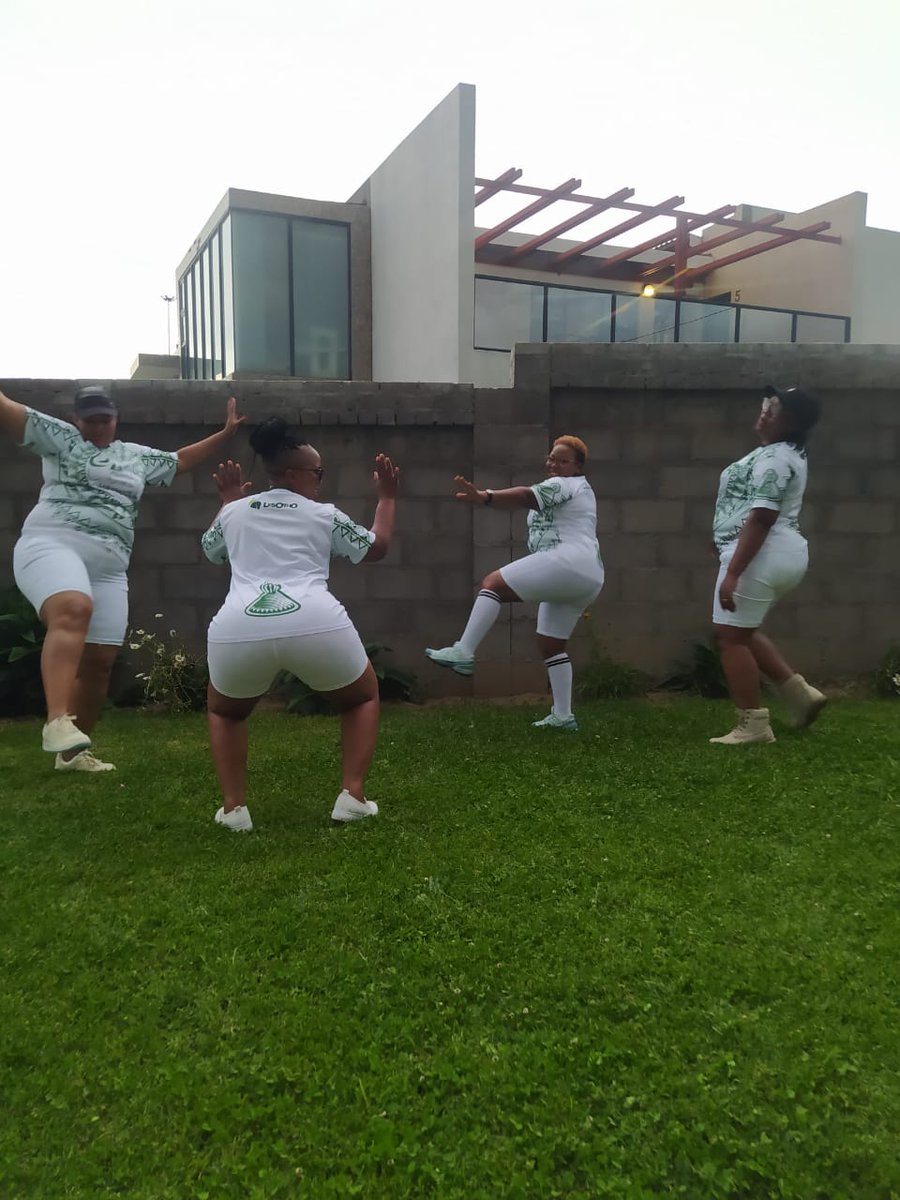 Earth Lovers Hiking Club tweet media