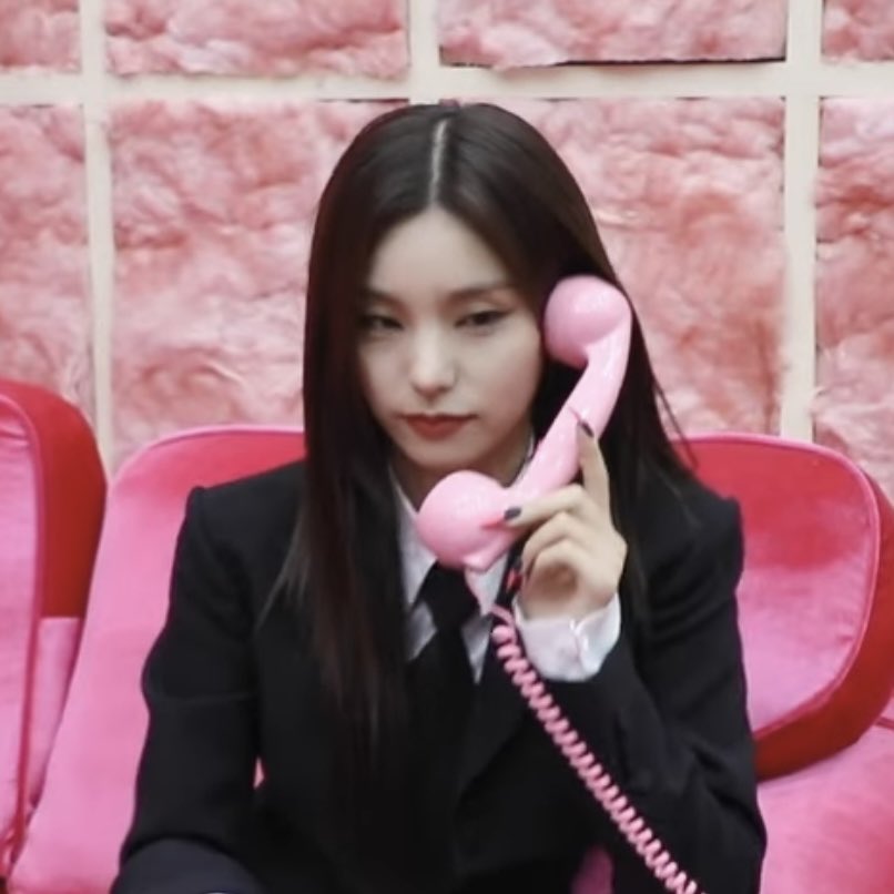 yejitinypics's tweet photo. #예지 #YEJI https://t.co/nSsT8zWJ9a