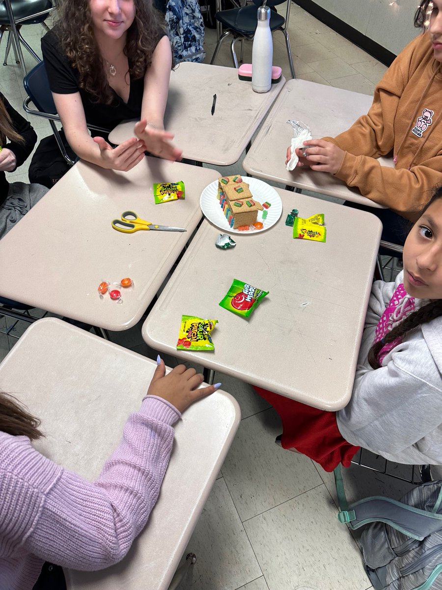 ParkwoodMSNC's tweet image. Another fun Friday in the books! Students had a blast going to their locations and doing everything from cookie decorating to reading to hip hop dancing. You name it, we got it! @AGHoulihan @UCPSNC @jpdelucia #teamucps