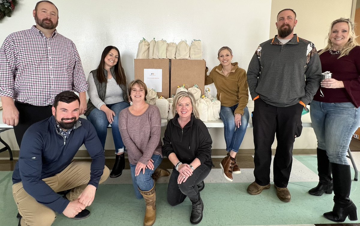 KingSolutionsMN's tweet photo. We are so grateful for our partnership with @pinkyswearfoundation This
year King Solutions employees gathered to assemble gift bags for
children battling cancer. These gift bags will be delivered to Minneapolis
and Masonic Children’s Hospital
#MaKingaDifference #KeepingthePromise https://t.co/fcHMtwQsar