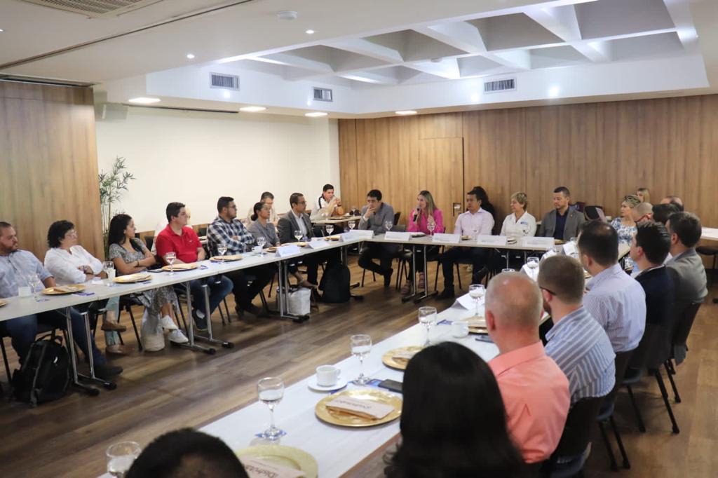 DesarrolloEcoAn's tweet photo. El 100% de las empresas antioqueñas que participaron de #MiPymeInnova alcanzaron un desarrollo en sus capacidades de innovación, incrementando la competitividad del departamento. 📈💚 https://t.co/GxzTouIfDa