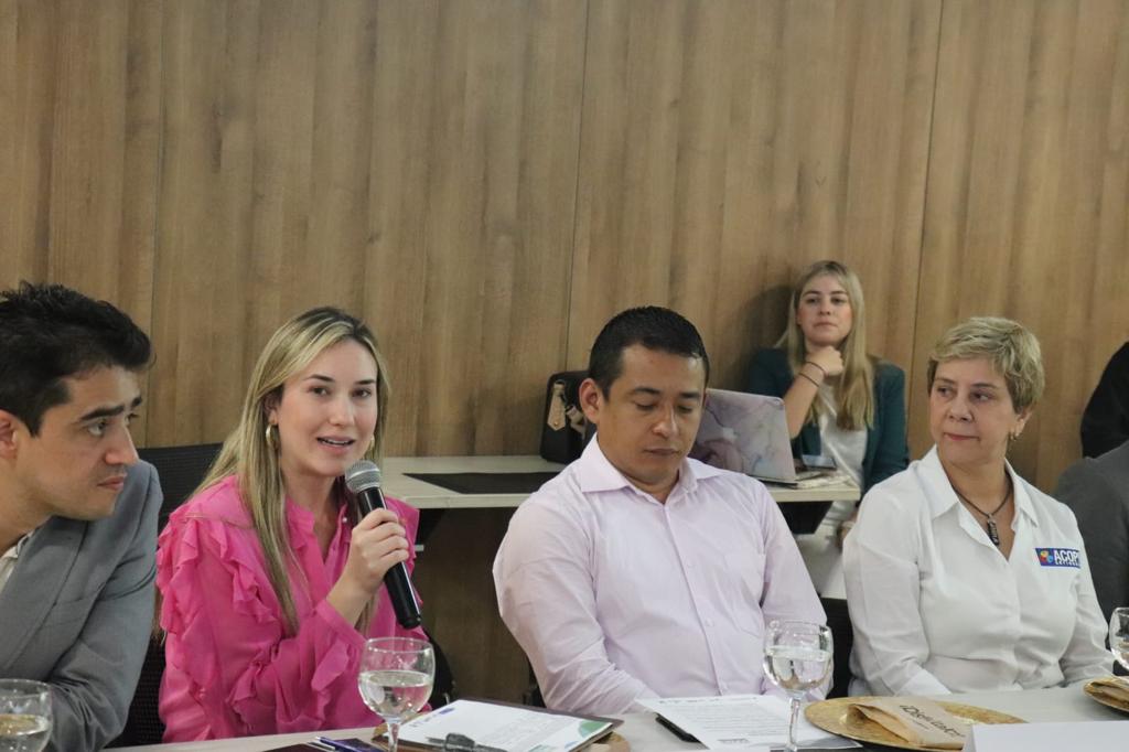 DesarrolloEcoAn's tweet photo. El 100% de las empresas antioqueñas que participaron de #MiPymeInnova alcanzaron un desarrollo en sus capacidades de innovación, incrementando la competitividad del departamento. 📈💚 https://t.co/GxzTouIfDa