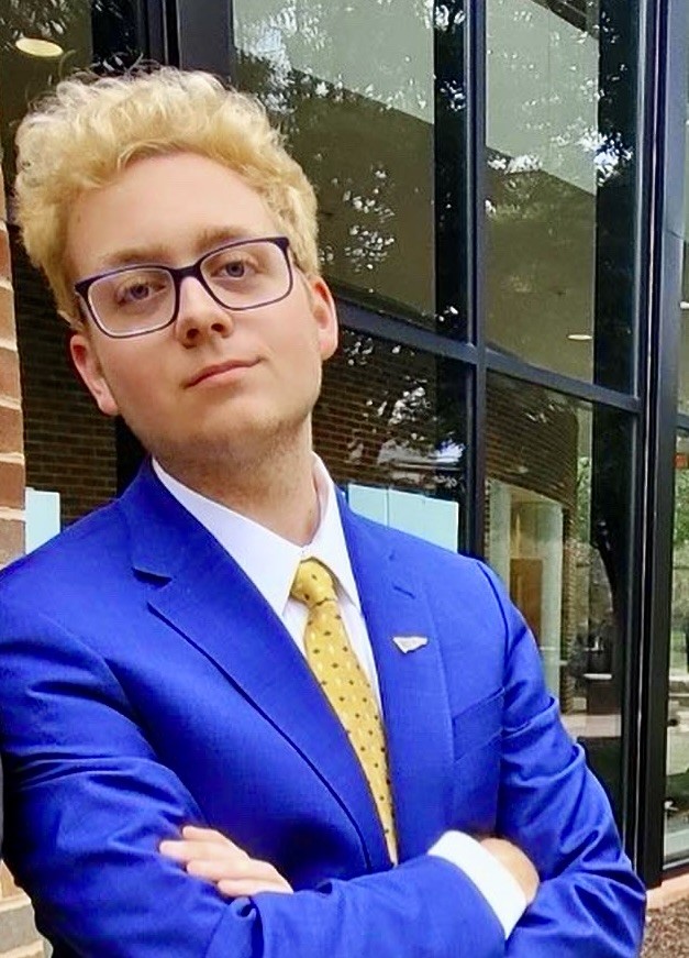 ShepComm's tweet photo. Meet @jackson_h12! Jackson, a second-year strategic communication major and political science minor who enjoys the hands-on comm classes with Dr. Williams and Dr. @mjkushin. Outside of class, Jackson is an active member of the @Shepherd_DF team on campus. #ShepherdU #HiddenGem https://t.co/79Xe7w60Rq