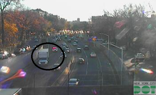GregRice1010's tweet photo. NEVER!  Not even on a #GridlockALertDay!

You don't bring a truck onto a parkway!  The @1010WINS Jam Cam shows the right lane blocked on the NB #HenryHudsonParkway at W233rd Street, as they get rid of a box truck that doesn't belong there.

@WINSTRAFFICNYC https://t.co/Xp8jj63qzK
