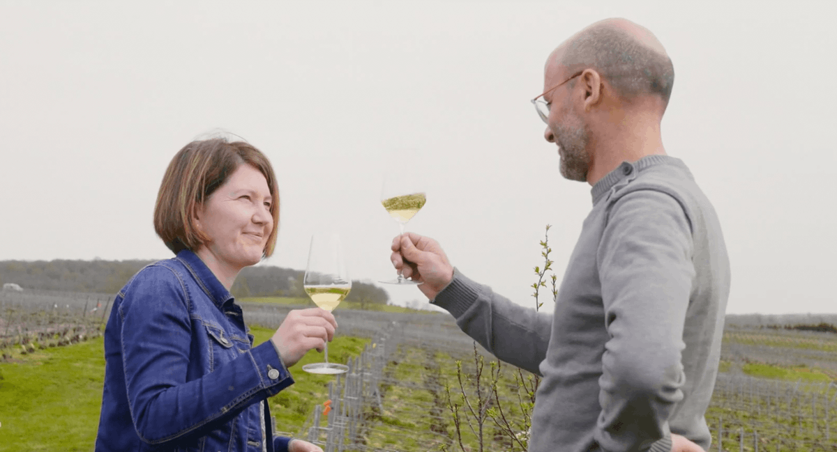 Notre campagne "Champagne de terroir" vient d'être clôturée avec succès. 
Vous êtes 105 investisseurs à avoir accompagné le domaine Jeanaux-Robin dans l'acquisition d'une nouvelle parcelle de vigne. Grâce à votre investissement, ce sont 955.500€ qui ont été collectés 🥂