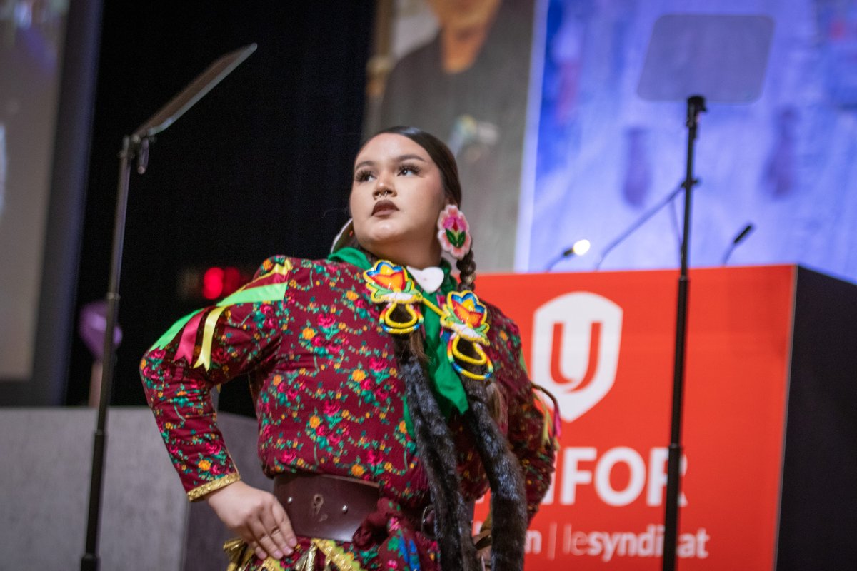 UniforTheUnion's tweet photo. Delegates showed solidarity early this morning, raising funds to support striking Local 462 members and witnessing a performance by Indigenous dancers and the All Nations Juniors drum group.
#ORC22 #Unifor
More photos will be posted on https://t.co/DP2fpCAbwU today! https://t.co/PulzXDgmgx