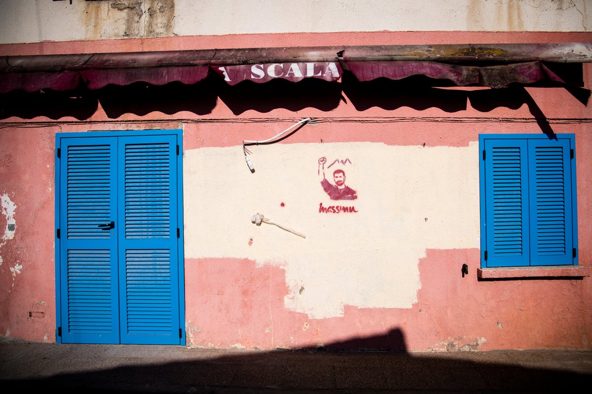 streetpress's tweet photo. Massimu Susini, 36 ans, a été assassiné par balle sur la plage devant sa paillote. Avant ça, il a tenté d’enrayer les dérives mafieuses qui s'organisent dans sa ville. 

Il est devenu une figure de l’antimafia en Corse. 

✍️ @juliedeleant x @NnoMan1 
 👉https://t.co/y7XoSF4kCV https://t.co/5ljIUCIEwb