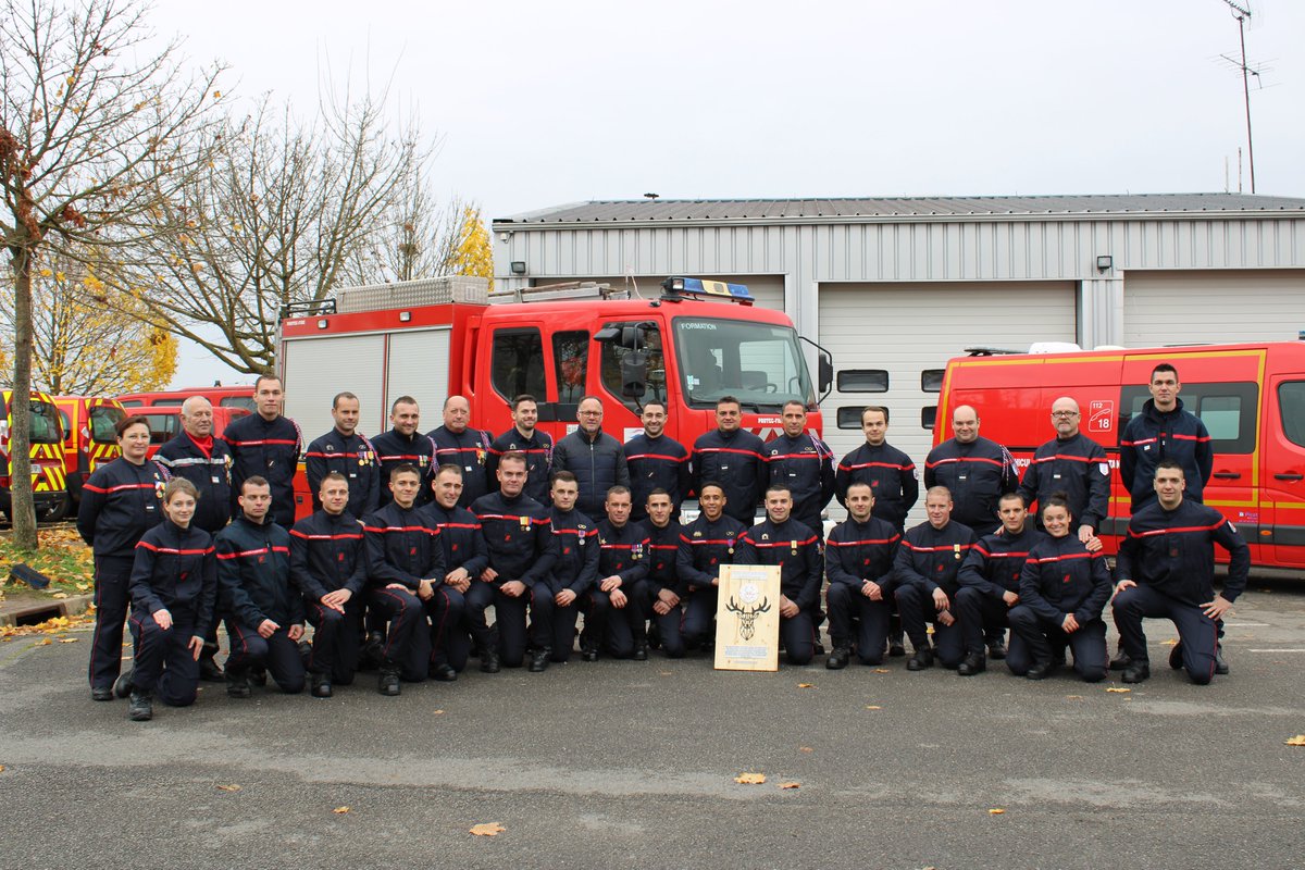 SDIS_18's tweet photo. Baptême de promotion

Ce jour sonne la fin de la formation initiale des 16 stagiaires de la FISPP 2022 organisée conjointement  avec les @pompiers36 

Le baptême de promotion est un moment fort qui marque le début d’une belle carrière pour ces nouveaux sapeurs-pompiers

Bravo👏👏 https://t.co/yTgIAC4Y5m