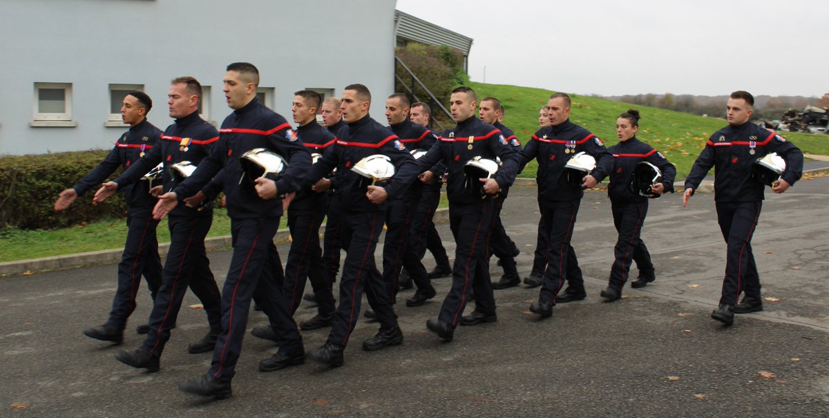 SDIS_18's tweet photo. Baptême de promotion

Ce jour sonne la fin de la formation initiale des 16 stagiaires de la FISPP 2022 organisée conjointement  avec les @pompiers36 

Le baptême de promotion est un moment fort qui marque le début d’une belle carrière pour ces nouveaux sapeurs-pompiers

Bravo👏👏 https://t.co/yTgIAC4Y5m