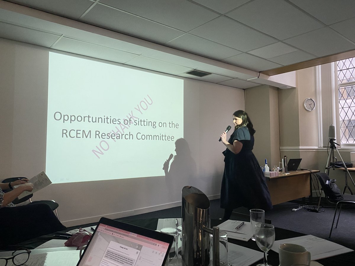SaveALifeScot's tweet photo. Congrats to all the afternoon speakers at @emerge_research! 
#research to #improvepatientcare 🙌 https://t.co/zweZwxQ95H