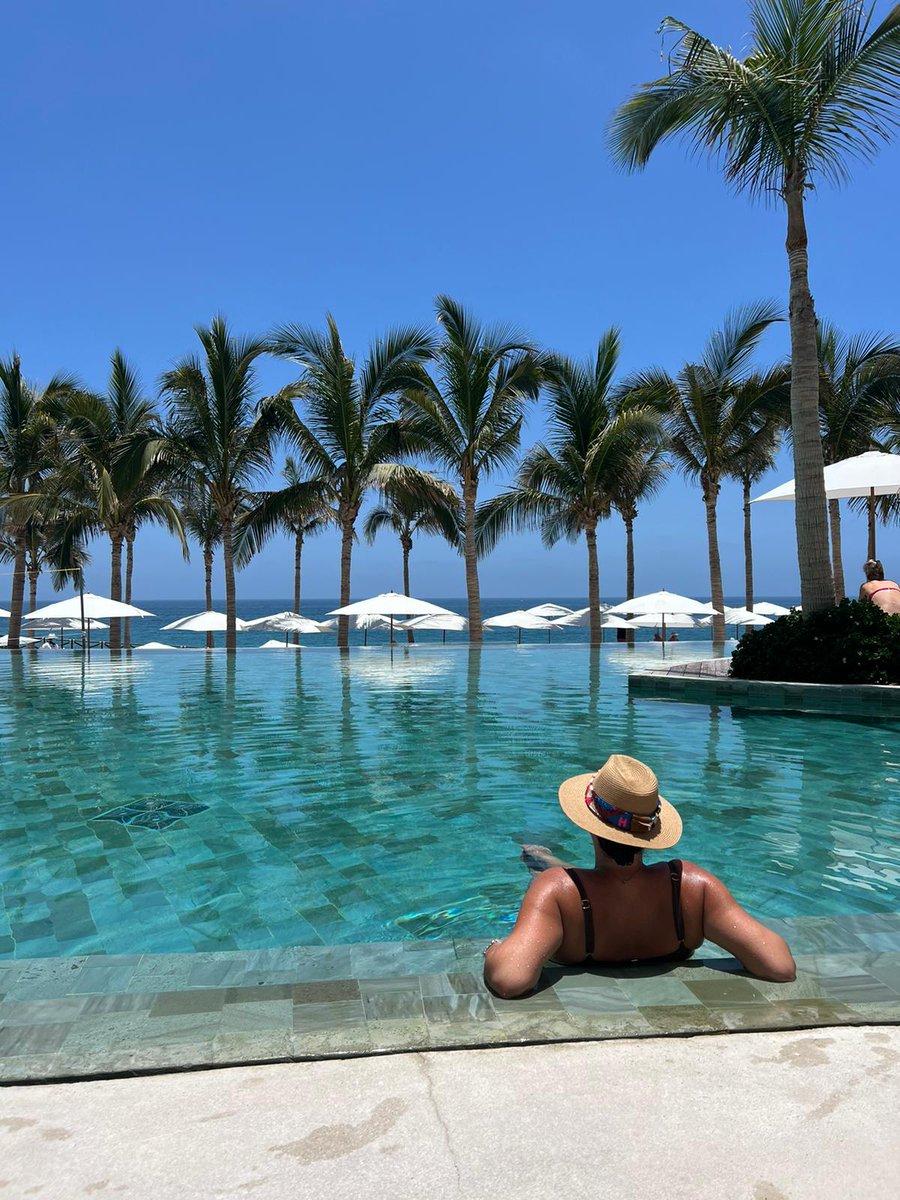 WirelessVision's tweet photo. Remember when the weather was warmer? 😅
Can’t believe it’s been 6 months since Vision Club Cabo!
Looking forward to warmer weather soon 😎
Who's going to be joining us next year?
#fbf #visionclub #warmerweather https://t.co/vptw3rkllk