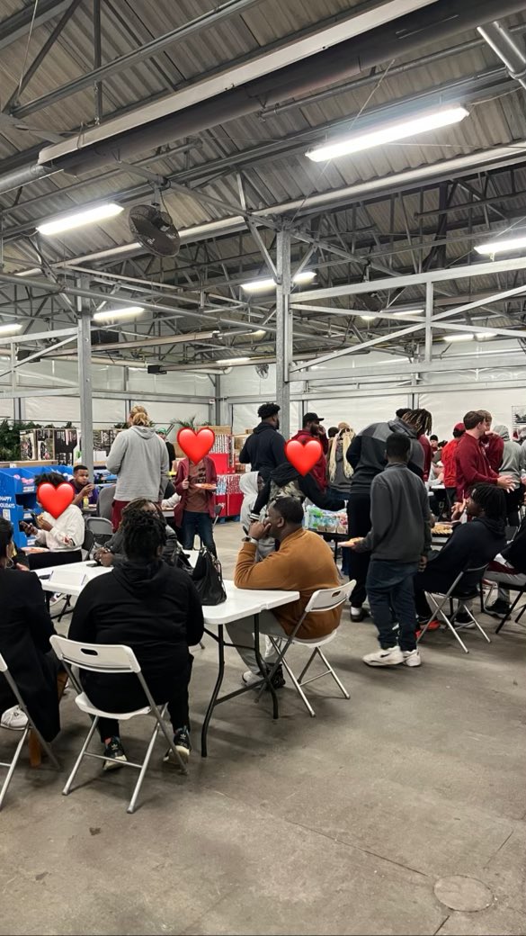 What a fantastic night <a href="/GamecockFB/">South Carolina Football</a> had serving the kids from @EpworthCH! The Annual DiMarco Family “Shop with The Jocks” Christmas shopping event was a big success! Thanks to <a href="/Walmart/">Walmart</a> for hosting, <a href="/IdiotPizza/">Village Idiot Pizza</a> for dinner, and <a href="/thecasongroup/">The Cason Group</a> for supporting! #TisTheSeason