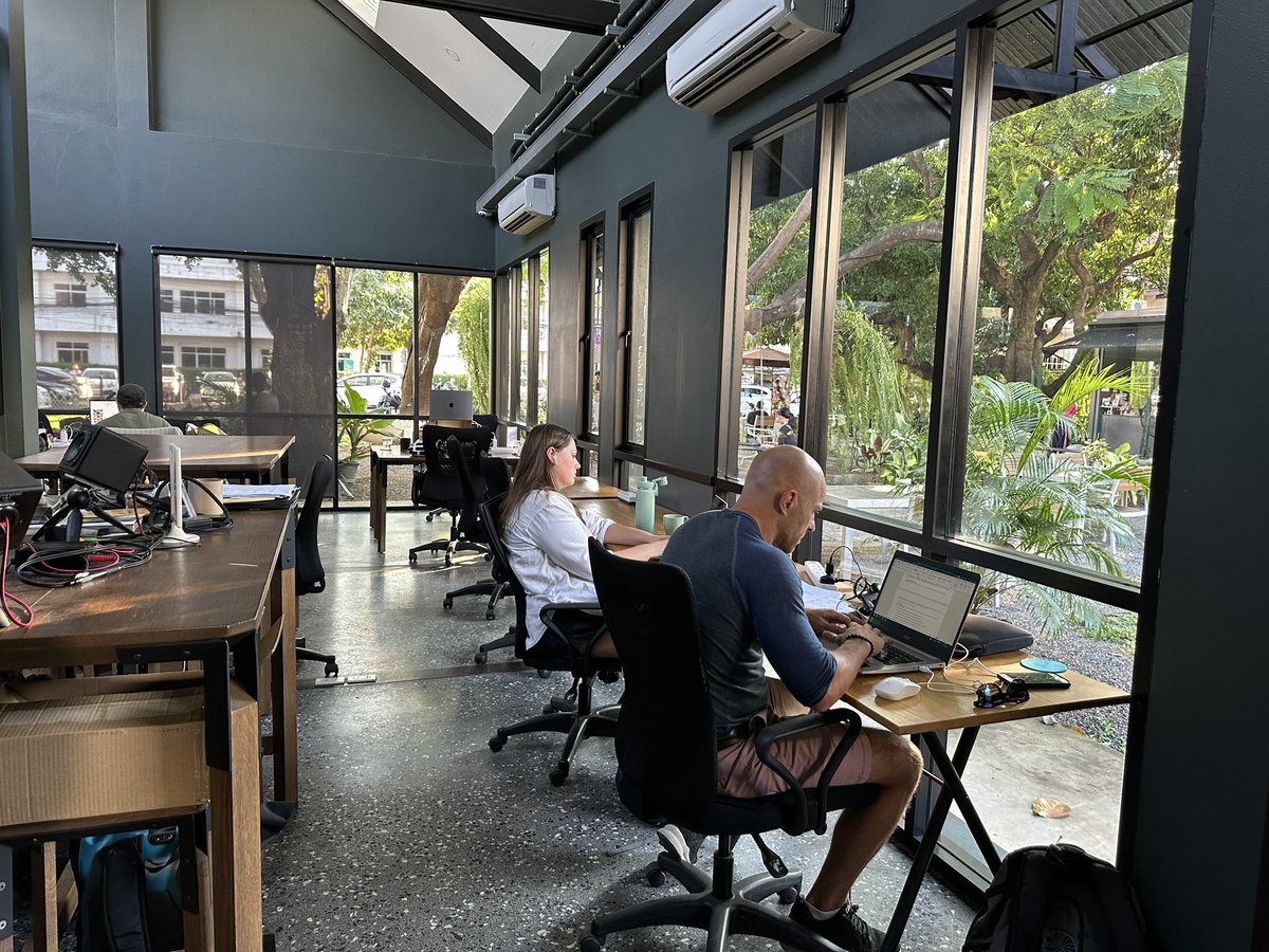 Odyssey_Leexixi's tweet photo. Co-work space in Chiangmai for nomads. 
Hot desk - 3300 baht per month.
Nice environment.
#iweb3 #nomadverse #nomad #chiangmai https://t.co/H0xpOb0MZq