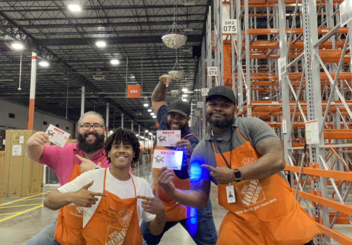 It was really one of those moments when you just look at the Bravo and really appreciate what the person said. Justin gave us all Bravos! KEY 🔑 3, our motto “ GET IT DONE!!”. <a href="/DDecespedes/">David Decespedes</a> <a href="/FrancesSalgado5/">Frances McAvoy</a> <a href="/alexperez0303/">Alexander Perez</a> <a href="/Darwin_305/">Darwin Soto</a> <a href="/jordana_kenia/">Kenia Jordana</a> <a href="/r0xana_g/">Roxana Garces</a>