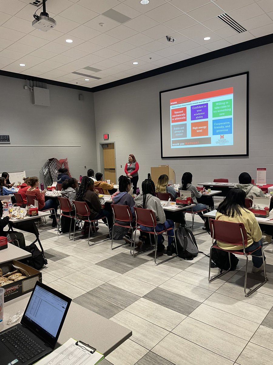 Choosing a college major can be a difficult decision! Thankfully our partners <a href="/MiamiRegionals/">MiamiOHRegionals</a> came to help our students for today’s Lunch and Learn <a href="/vikingBollmer87/">Mr. Bollmer</a> #vikingdiff