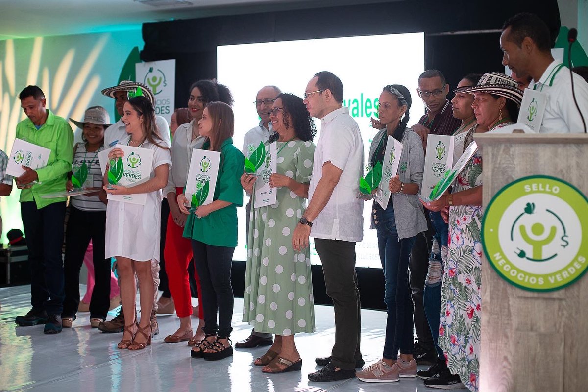 ONVSColombia's tweet photo. @carsucre realizó la entrega oficial de 14 avales de confianza de #NegociosVerdes a empresas del departamento que cumplen con los criterios básicos establecidos para el buen manejo ambiental en el desarrollo de sus actividades. https://t.co/1nFzWA8EE9