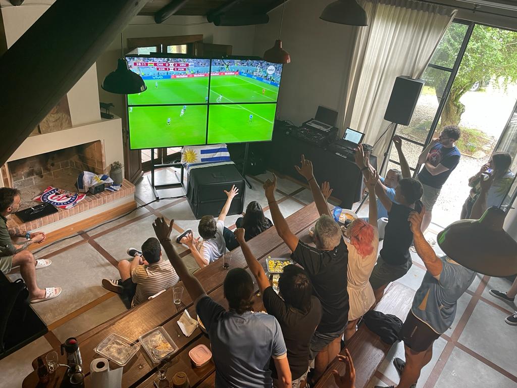 En infra despedimos el año con la celeste!! #Uru #ElMejorEquipo 

#Audio y #videowall by <a href="/DJ_Hennin/">Pablo Borba</a>