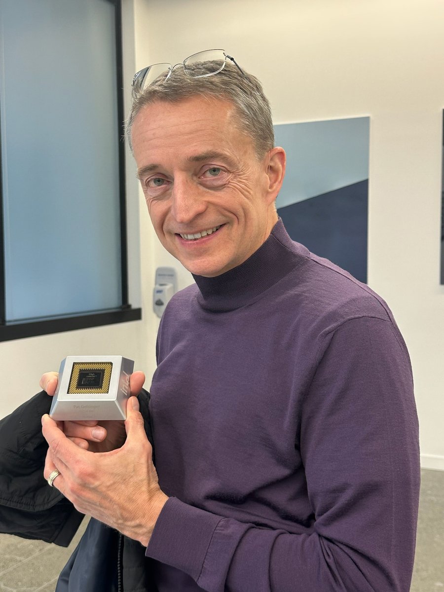 Thank you <a href="/panos_panay/">Panos Panay</a> and team <a href="/Microsoft/">Microsoft</a>, you know I love the 486 – and it looks great in this custom case from your prototype lab!