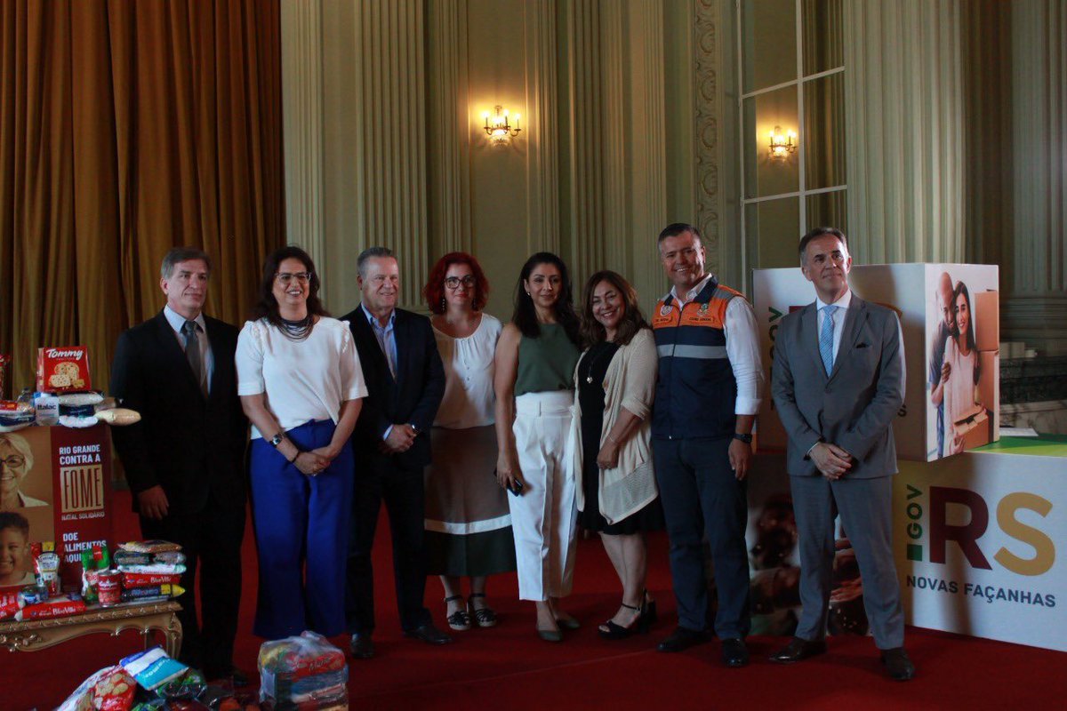 Nesta sexta-feira (02/12), no Palácio Piratini, em Porto Alegre, participei do ato de entrega de doação para o “Dia D” do Movimento Rio Grande Contra a Fome no Natal.