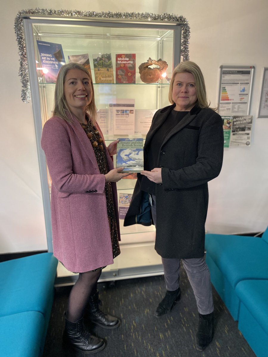 Thank you Professor @BrionyMcDonagh for a wonderful #GordonManley lecture-‘@Risky_Cities: using learning histories to build climate resilience’. As is tradition, Briony was presented with an original copy of ‘Climate and the British Scene’ 🌊 👏