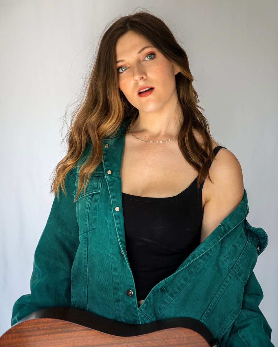 AnnaJ_Music's tweet photo. It’s F R I D A Y!!! You know what that means? I’ll be playing at Suffolk Punch in Charlotte tonight starting at 7pm 💜😊 it’s always a blast and one of the coolest places in town so if you need plans for tonight, come on out!! 
•
•
•
•
•
• 
#charlotte #charl https://t.co/m94zivTf6U