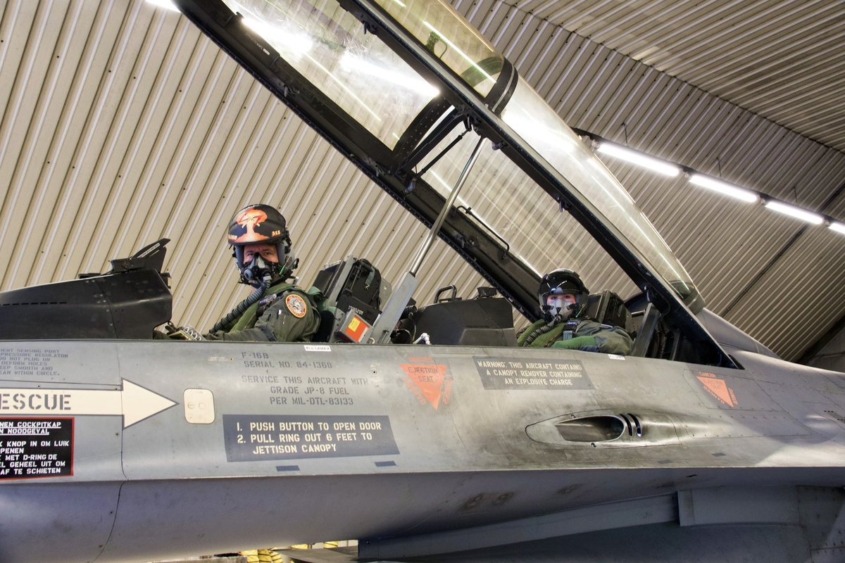 Afgelopen jaar heeft de Prinses van Oranje kennisgemaakt met drie onderdelen van de Nederlandse krijgsmacht. Ze bezocht oa <a href="/VlbVolkel/">Vliegbasis Volkel</a> waar ze mee vloog met de trainingsvlucht van een F-16. Lees meer via: bit.ly/3H66uK6 <a href="/koninklijkhuis/">Koninklijk Huis</a>