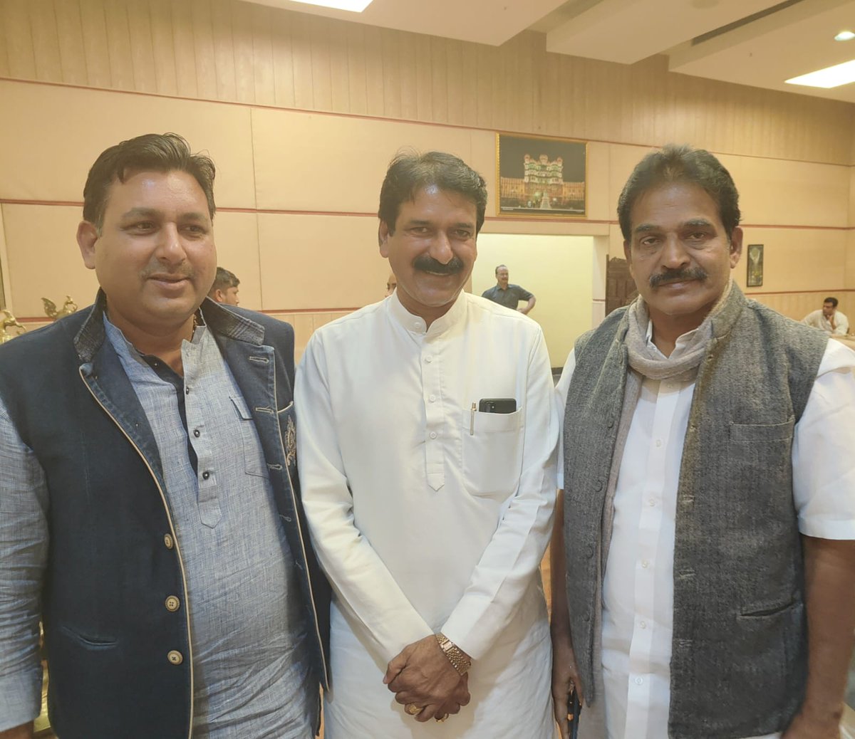 Sadashiv Yadav official (@sadashiv1112) on Twitter photo рдЖрдЬ рдЗрдВрджреМрд░ рдПрдпрд░рдкреЛрд░реНрдЯ рдкрд░ рдХреБрд╢рд▓ рд╕рдВрдЧрдардХ, рдмреЗрд╣рддрд░реАрди рд╕рдЦреНрд╕рд┐рдпрдд рд╡ рд░рд╛рд╖реНрдЯреНрд░реАрдп рдорд╣рд╛рд╕рдЪрд┐рд╡ рд╢реНрд░реА рдХреЗрд╕реА рд╡реЗрдгреБрдЧреЛрдкрд╛рд▓ рдЬреА рдХреЗ рд╕рд╛рде рд╕рдВрдЧрдарди рдЧрддрд┐рд╡рд┐рдзрд┐рдпреЛрдВ рдХреЗ рдмрд╛рд░реЗ рдореЗрдВ рд╡рд┐рд╕реНрддреГрдд рдЪрд░реНрдЪрд╛ рдХреА !!
<a href="/kcvenugopalmp/">K C Venugopal</a> рдЖрдЬ рдЗрдВрджреМрд░ рдПрдпрд░рдкреЛрд░реНрдЯ рдкрд░ рдХреБрд╢рд▓ рд╕рдВрдЧрдардХ, рдмреЗрд╣рддрд░реАрди рд╕рдЦреНрд╕рд┐рдпрдд рд╡ рд░рд╛рд╖реНрдЯреНрд░реАрдп рдорд╣рд╛рд╕рдЪрд┐рд╡ рд╢реНрд░реА рдХреЗрд╕реА рд╡реЗрдгреБрдЧреЛрдкрд╛рд▓ рдЬреА рдХреЗ рд╕рд╛рде рд╕рдВрдЧрдарди рдЧрддрд┐рд╡рд┐рдзрд┐рдпреЛрдВ рдХреЗ рдмрд╛рд░реЗ рдореЗрдВ рд╡рд┐рд╕реНрддреГрдд рдЪрд░реНрдЪрд╛ рдХреА !!
<a href="/kcvenugopalmp/">K C Venugopal</a>