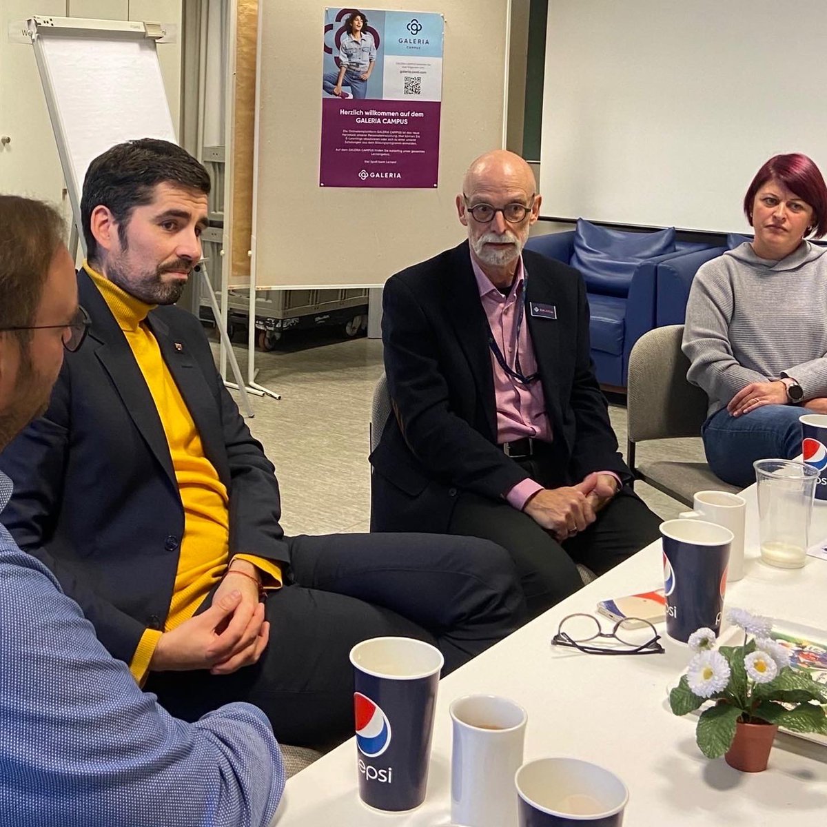 SvenTeuber's tweet image. Solidarität mit den Beschäftigten von #Galeria Karstadt Kaufhof – Standorte in #Trier wichtige Handelspartner. Heute wieder im Gespräch mit Betriebsräten vor Ort. 
Mehr? Hier:
sventeuber.de/2022/12/02/sol…