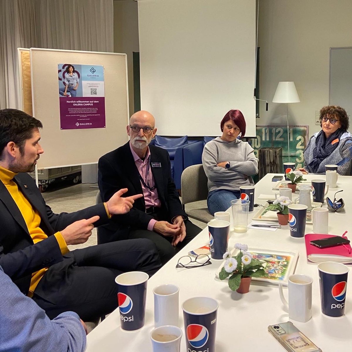 SvenTeuber's tweet image. Solidarität mit den Beschäftigten von #Galeria Karstadt Kaufhof – Standorte in #Trier wichtige Handelspartner. Heute wieder im Gespräch mit Betriebsräten vor Ort. 
Mehr? Hier:
sventeuber.de/2022/12/02/sol…