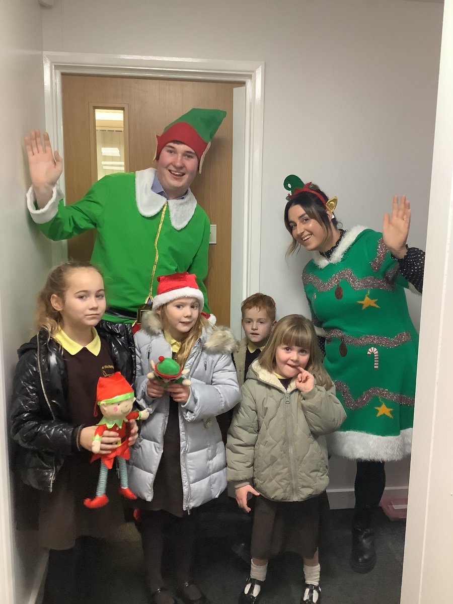 TheRichmondPri's tweet photo. Even Santa and the elves were there! #TheRichmondFamily https://t.co/MR1SShBtHH