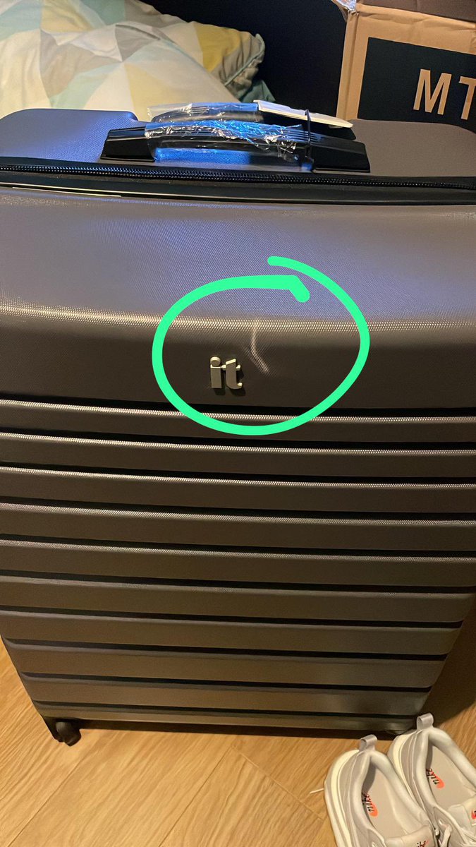beffstewpot's tweet photo. @Matalan received a suitcase and it’s scuffed #help https://t.co/usp1JtDFFi