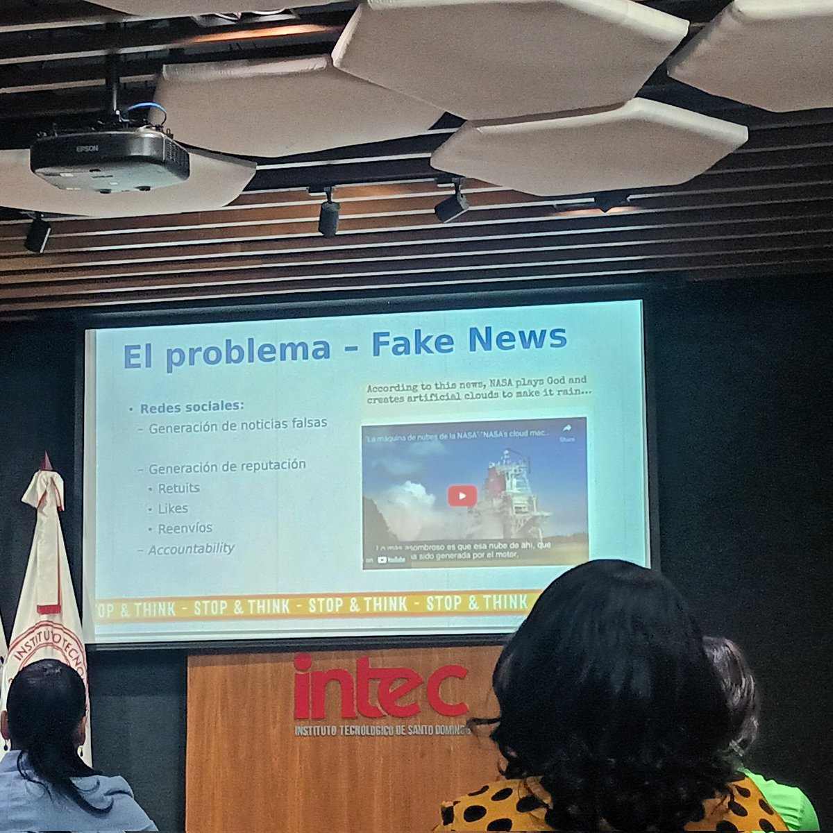 Laurady's tweet photo. Educar sobre la manipulación de noticias y manipulación visual, se han creado espacios para formar a la ciudadania en herramientas para la verificación de la información. Recurso sMOOC. Ponencia del Dr. Roberto Feltrero @UNED @RDUnesco @intecrd #Educomunicación https://t.co/le5evg93Wk