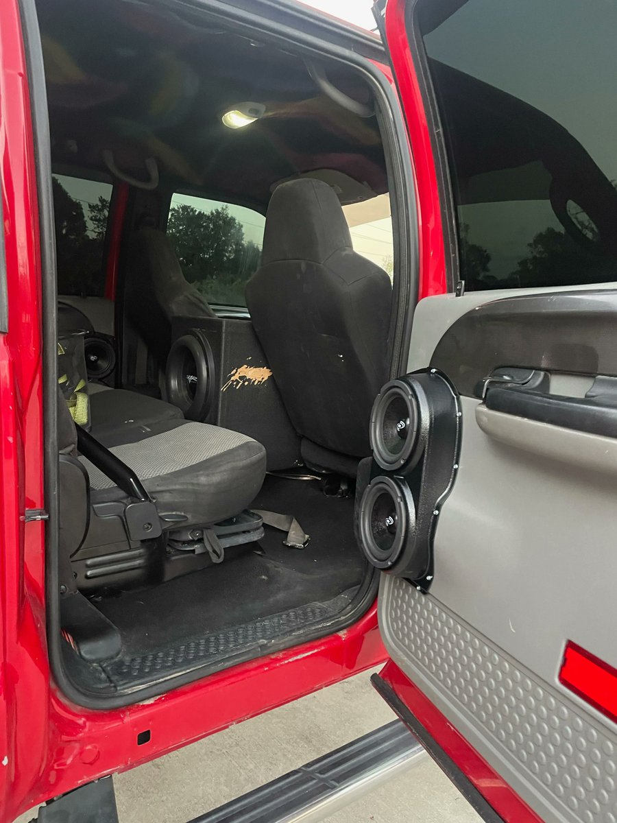 custom_pods's tweet photo. Want a shout out? Make sure to dm your install pictured and videos! 😎

-Deep Dual 6-1/2" for Front Door 99-07 Ford F-250/Excursion Speaker Pods 
-Dual 6-1/2" Speakers for Smoking Rear Door of 99-07 Ford F-250 Crew Cab Speaker Pods 

https://t.co/OYpf1goWdr 

#cusotmspeakerpods https://t.co/dBEUmFPZvj