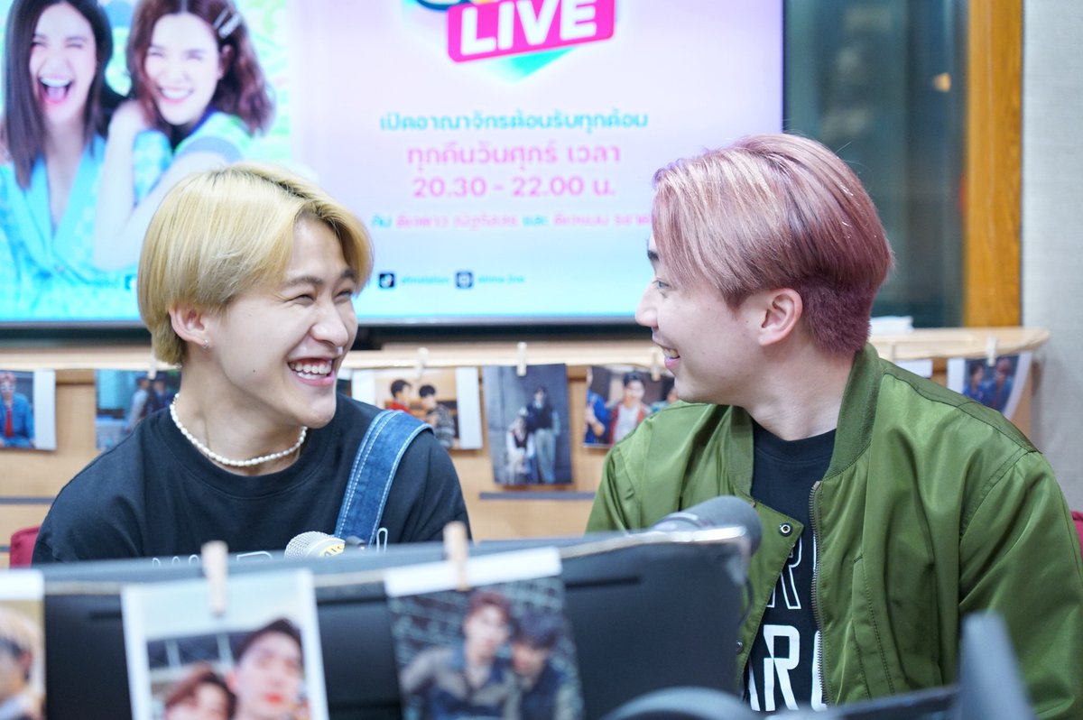 EFM_STATION's tweet photo. ที่สำคัญต้องขอบคุณเหล่าแฟนๆของ โทรุและเฟิร์ส ที่มาร่วมกันส่งกำลังใจให้ทั้งสองหนุ่มกันอย่างเหนียวแน่น! และขอบคุณสำหรับ Food Support อร่อยๆ ส่งมาให้พี่ๆดีเจและทีมงานได้อิ่มท้องกันในคืนนี้
#ToruFirstxFANDOMLIVE https://t.co/NtJbJdjzP9