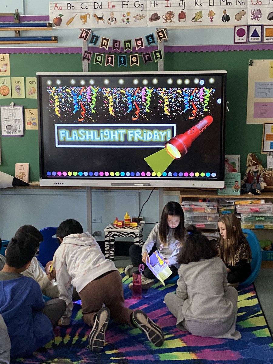 MsCelicsClass's tweet photo. We had a great time getting cozy and using flashlights to read with our buddies in @TheissenMrs class! #flashlightfriday @A_RiveraNY https://t.co/MkDi90IUIZ