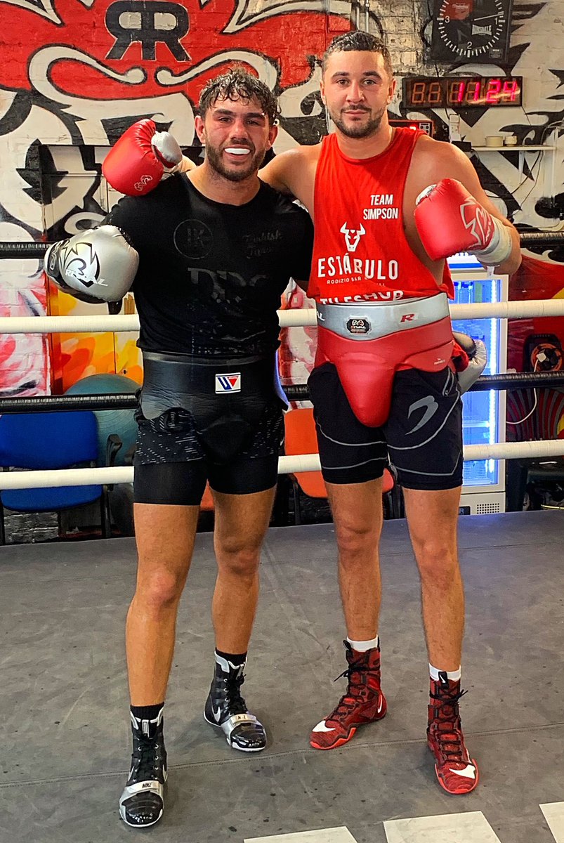 CallumSimpson9's tweet photo. Last spar with @billy_deniz before we both head off to Canada to help Artur Beterbiev prepare for his World title fight 🇨🇦🥊 https://t.co/JPGZZ6y2QN