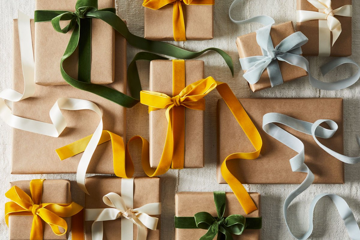 Food52's tweet photo. 14 best cookbooks to give (&amp; get) this holiday season https://t.co/osyDYy12l2 https://t.co/o01o3VVaye