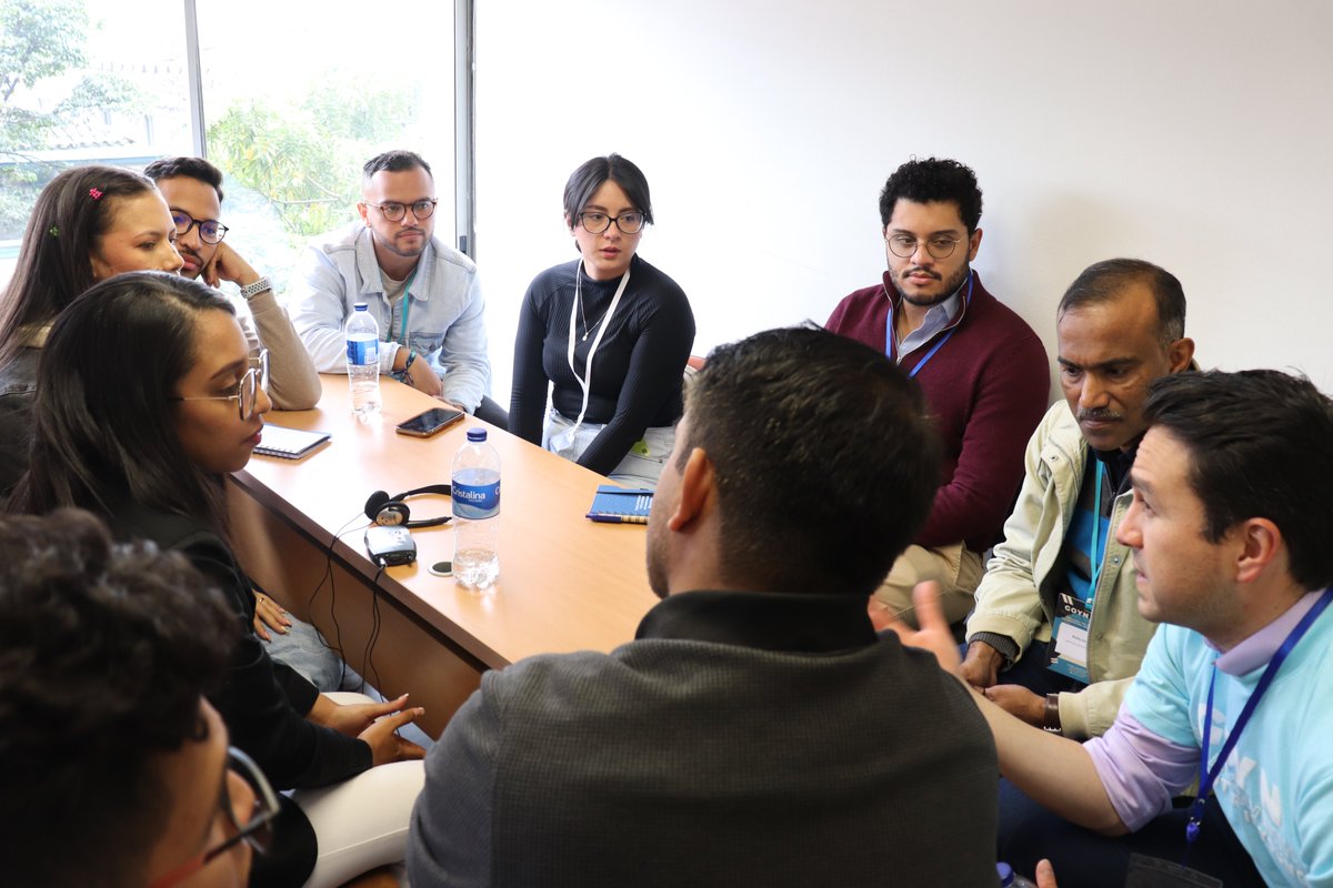 GOYNBogota's tweet photo. 👥 Eliminamos las dificultades del idioma para concentrarnos en un mismo objetivo: mejorar la calidad de vida de la juventud en nuestros territorios https://t.co/c4e3oVk4xu