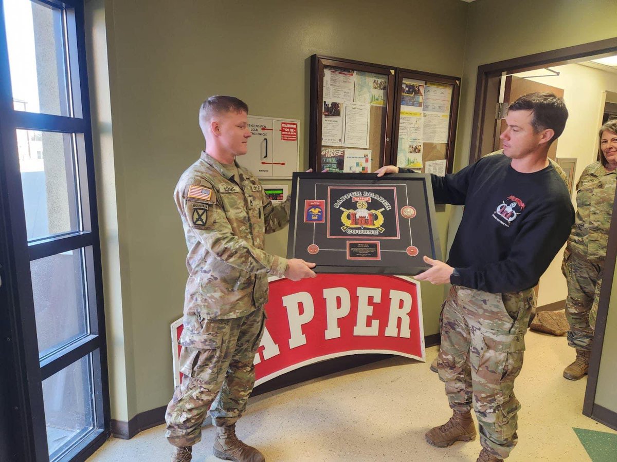 Official_Sapper's tweet image. This week we said farewell to SFC Matt Adams who taught at the course from 2019-2022. SFC Adams received the coveted Instructor plaque presented by the @Sapper_Assoc Next stop, Fort Irwin!
“EARN THE RIGHT!”
#ETR #SLTW

@169EN_Battalion @1stENBDE @fortleonardwood @USAEnReg