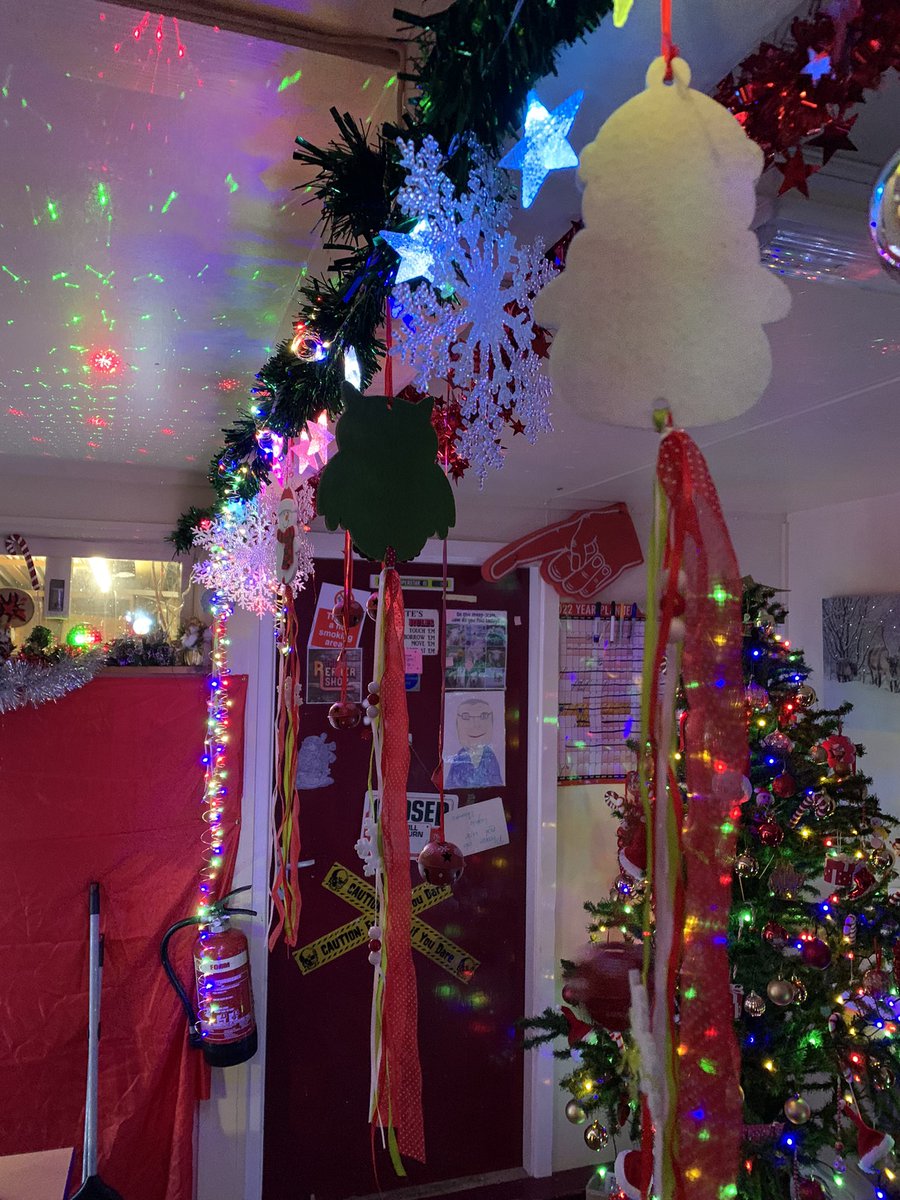 PickeringJunior's tweet photo. Christmas has arrived at #PCJS #Hohoho https://t.co/iD3P0lHa6c