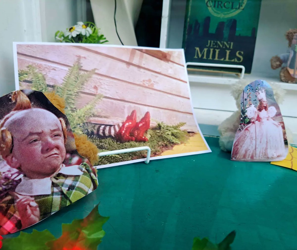 nr_book_shelter's tweet photo. Hashtag goals: click your heels together three times and you're home reading a book with a beverage of your choice. 
Let's go and find the wizard! 
#thewizardofoz #newwindowdisplay  #supportlocal https://t.co/O1hHlHhva8