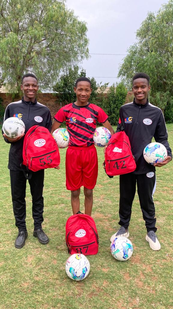 FootballMaf's tweet photo. @SA_NLC THANKS SO MUCH.❤️⚽❤️⚽

FROM
Mafikeng Football Academy players, management, and players parents https://t.co/wRY89H5pkK