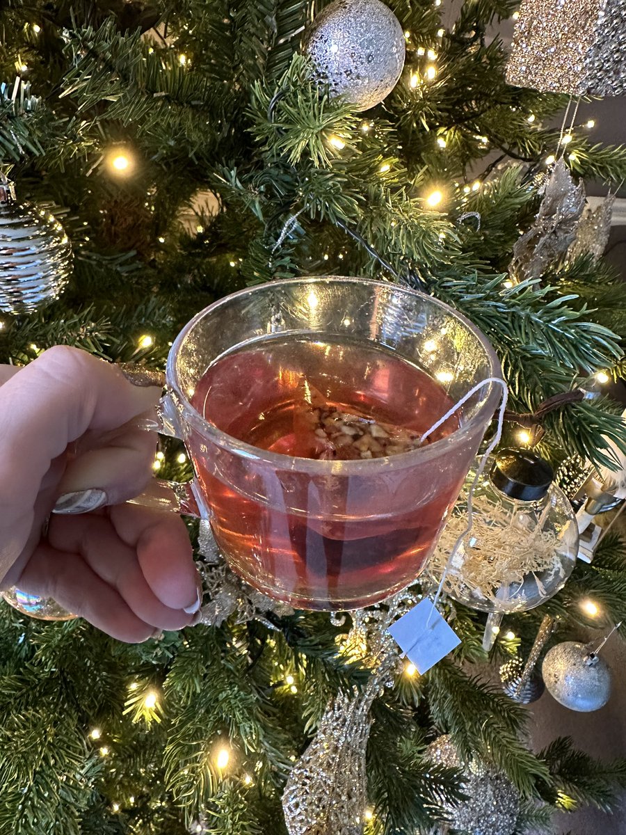 MrsF202's tweet photo. Working from home today looked like this; dressed up warm to save the heating.
This mulled wine infused tea from @AldiUK hit the spot & warmed me to the core.
Itโs the weekend folks, stay cosy!
#FridayVibes #WorkFromHome #chillyseason #staywarm #itstheweekend https://t.co/95BxAId248