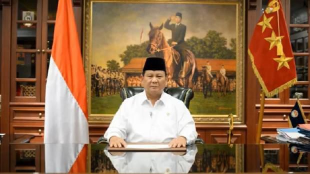 nafirma11's tweet photo. Sekretaris Jendral PDIP Hasto Kristiyanto membeberkan lukisan yang Prabowo hadiahkan pada Mega adalah potret Presiden pertama RI Sukarno alias Bung Karno yang tengah menunggangi kuda di Yogyakarta.
#PrabowoDanSeni https://t.co/VWNl23vF80