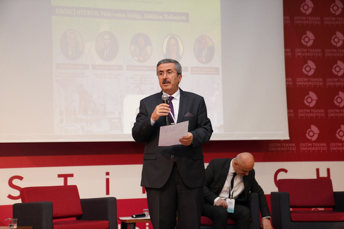 Ahilik Şûrası’nın ikinci oturumunda son olarak Prof. Dr. Ahmet Gökbel “Sosyal ve Kültürel Bir Kurum Olarak Ahilik” başlıklı konuşmasını yapıyor. 

Canlı yayın:youtube.com/watch?v=9rkL_U…
