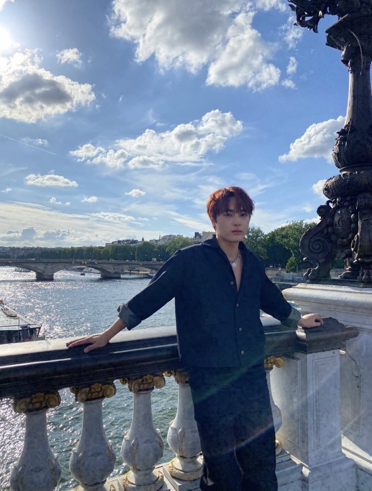 imwithhaknyeon's tweet photo. 🇫🇷  학년 in the paris💙   🇫🇷

アレクサンドル3世橋
Pont Alexandre Ⅲ

               ☁️ 𝑱𝑼𝑯𝑨𝑲𝑵𝒀𝑬𝑶𝑵 ☁️ https://t.co/yCtD5B5r8V