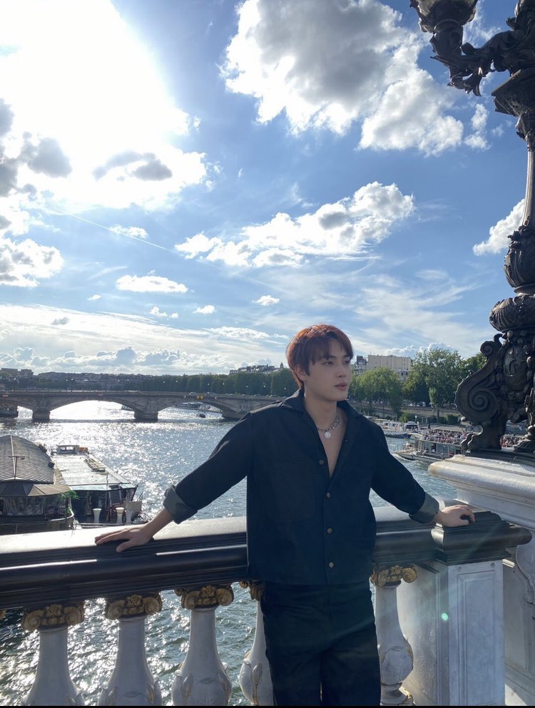 imwithhaknyeon's tweet photo. 🇫🇷  학년 in the paris💙   🇫🇷

アレクサンドル3世橋
Pont Alexandre Ⅲ

               ☁️ 𝑱𝑼𝑯𝑨𝑲𝑵𝒀𝑬𝑶𝑵 ☁️ https://t.co/yCtD5B5r8V
