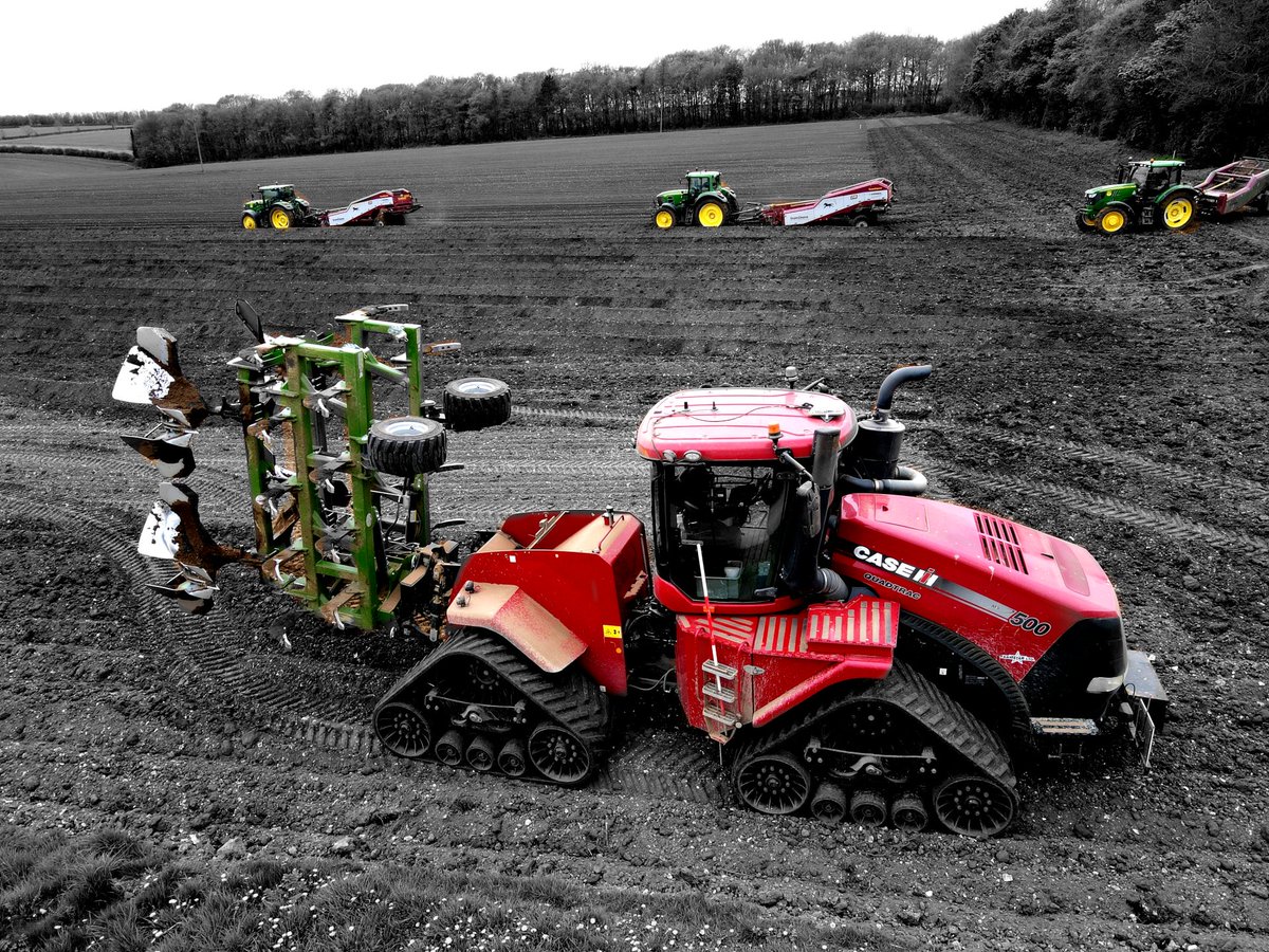 AgriweldLtd's tweet photo. Team Work makes the Dream Work.
a custom build Agriweld Drag on a @Case_IH helping getting things done.
#agriweld #rhinocultivation #drag #tractor #casetractor #caseih #agri #agriculture #britishfarming #farm #farming #farmmachinery #instafarming #farmingphotos https://t.co/HWzOxgqahw